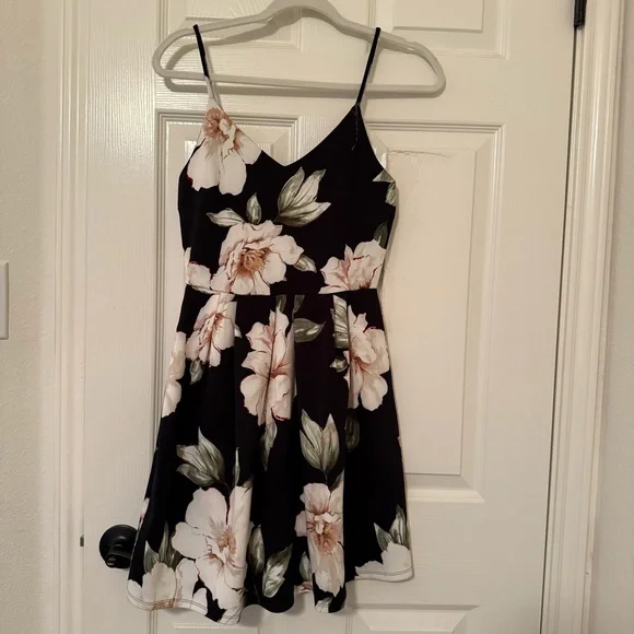 Monteau Black Dress with White Floral Design wedding guest dance classic - Picture 1 of 4